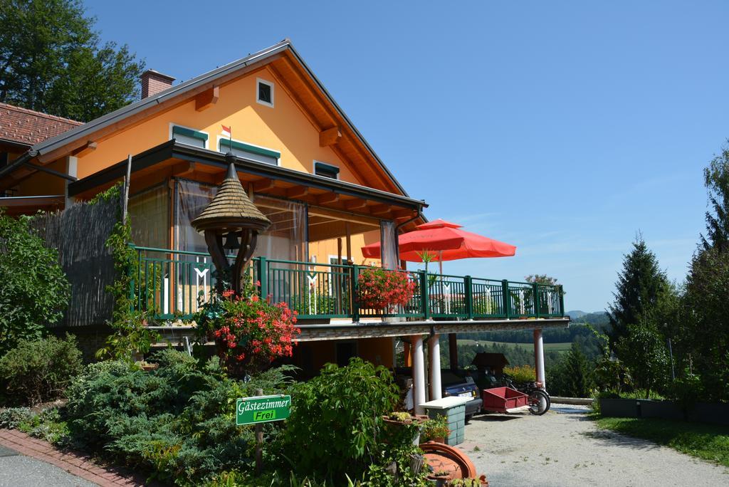 Gaestehaus Schmid Sankt Johann im Saggautal Exterior photo
